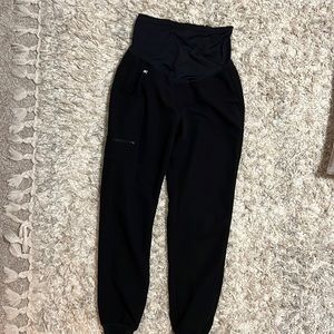 Figs maternity scrub joggers- black